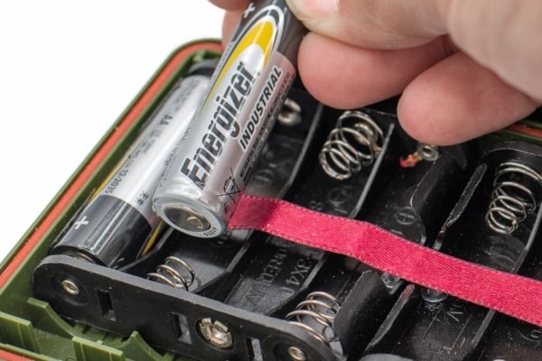 SM Mini 2 AA_Correct Battery Install_Negative Poll to Spring_600x400